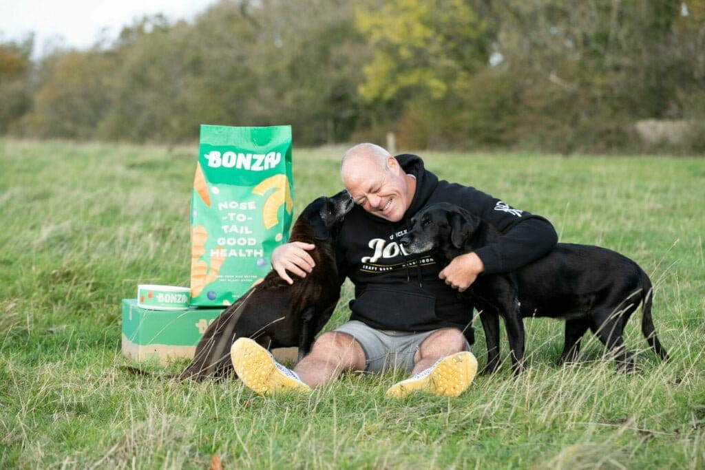 pflanzliches veganes vegetarisches Hundefutter Leckerlis und Nahrungsergänzungsmittel