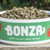 Une bonne dose de Bonza Un bol plein de Bonza Premium Cold Extruded Hypoallergenic Plant-based Vegan Vegetarian Dog Food (nourriture pour chiens végétariens végétaliens à base de plantes)